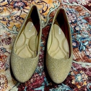 Super sparkly Gold Glitter Flats by TOP MODA. SIZE 8